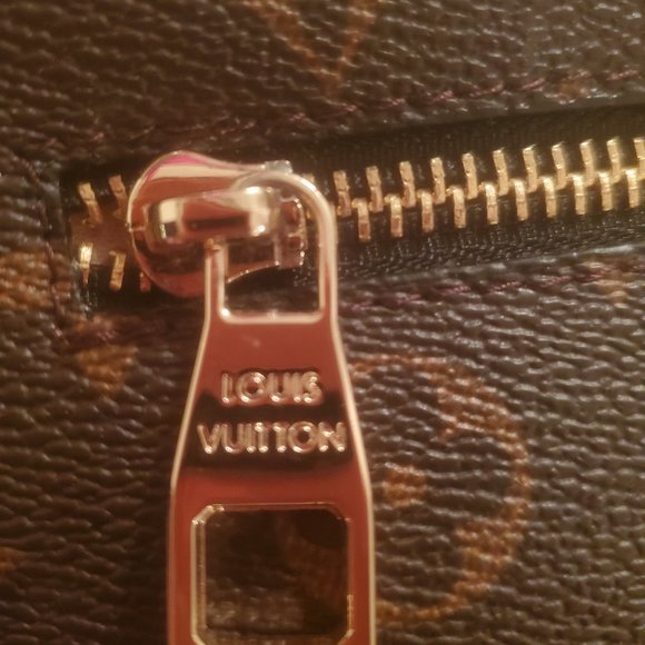 LOUIS VUTTON AUTHENTIC CLUTCH - Picture 10 of 12